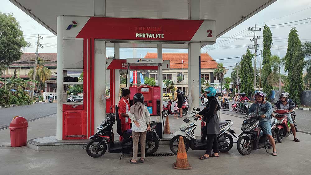 STOK AMAN: SPBU di Jalan Dr Wahidin Sudirohusodo yang dipastikan stoknya aman selama Ramadan hingga hari raya nanti.