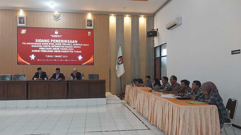 PENGADILAN: PPK yang diduga terlibat &ldquo;operasi&rdquo; penggelem bungan suara menjalani sidang pelanggaran kode etik, Kamis (7/3).