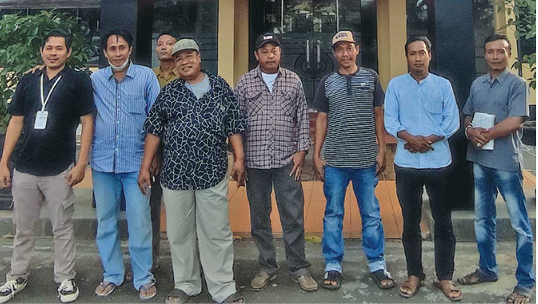 TAK MEMBUAHKAN HASIL: Para supplier proyek JLS segmen dua menghadiri undangan Polres Tuban untuk dimediasi bersama kontraktor JLS, PT Restu Mulia Cipta Mandiri, Sabtu (8/3).