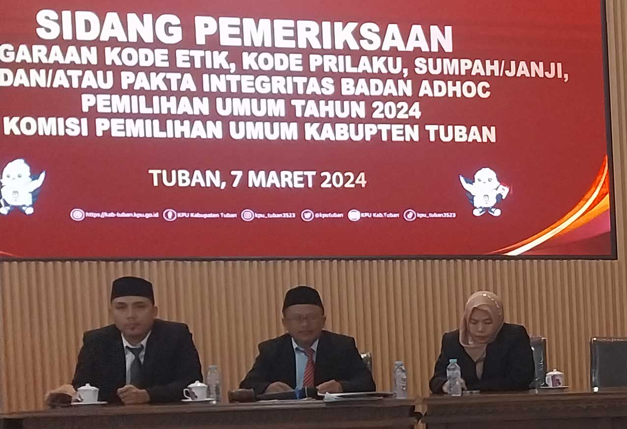 Sidang pelanggaran kode etik terhadap petugas PPK yang bermasalah di Tuban.