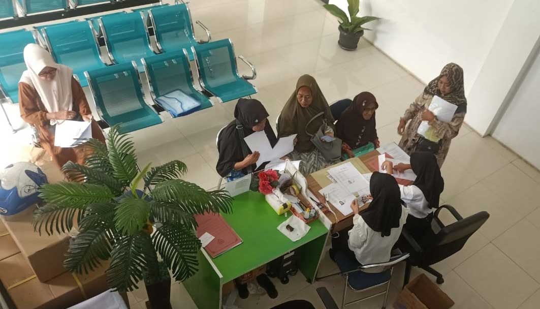 CJH Tuban saat melakukan pemberkasan pelunasan di gedung Pelayanan Layanan Haji Dan Umrah Terpadu (PLHUT) Kemenag Tuban.