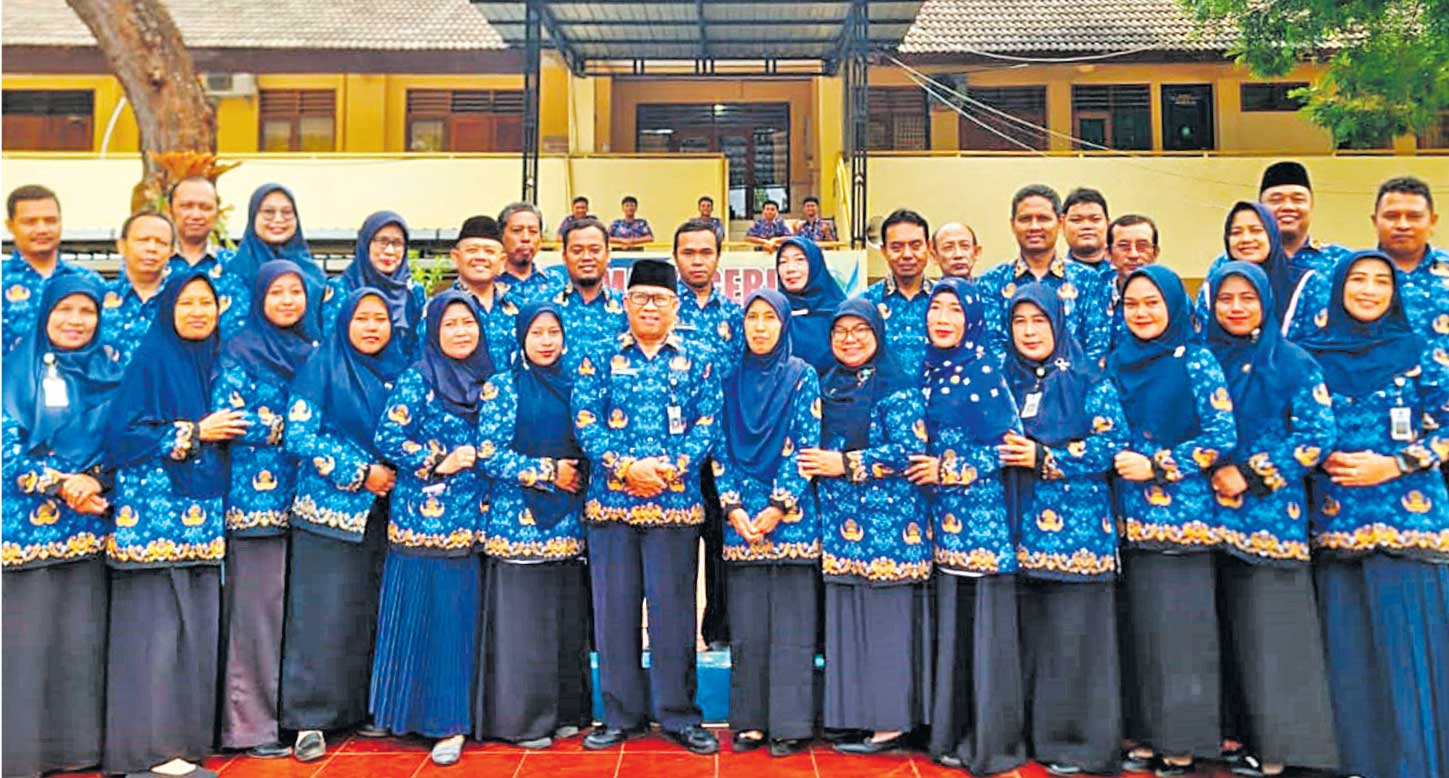 KOMPAK: Para pendidik SMAN 2 Tuban yang selalu berkomitmen mengantarkan siswa-siswi untuk menggapai prestasi.