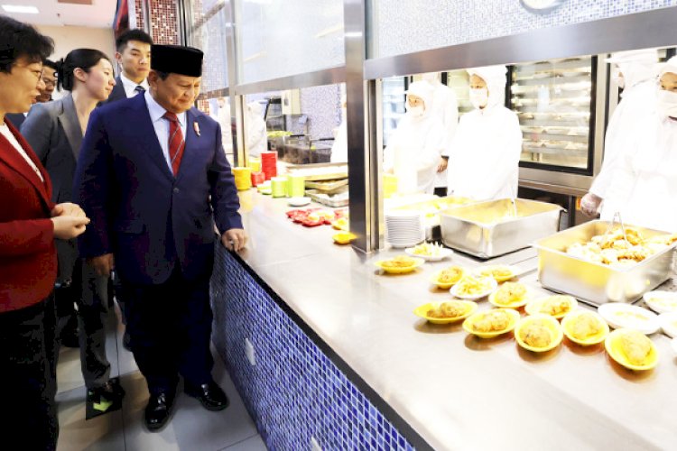 Prabowo Subianto tinjau sistemasi makan siang gratis di sekolah saat kunjungi Beijing, China