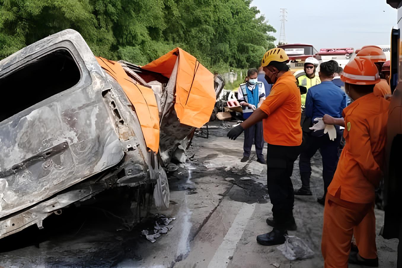 Hangus terbakar, Kecelakaan di Tol Jakarta-Cikampek