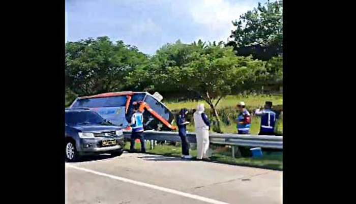 Tangkapan layar Kecelakaan Bus Rosalia Indah di Tol Semarang-Batang