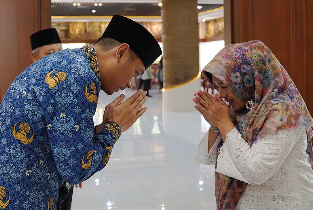 Keseruan open house dan perayaan ulang tahun Bupati Tuban Aditya Halindra Faridzky yang ke-32 tahun, Rabu (17/4).