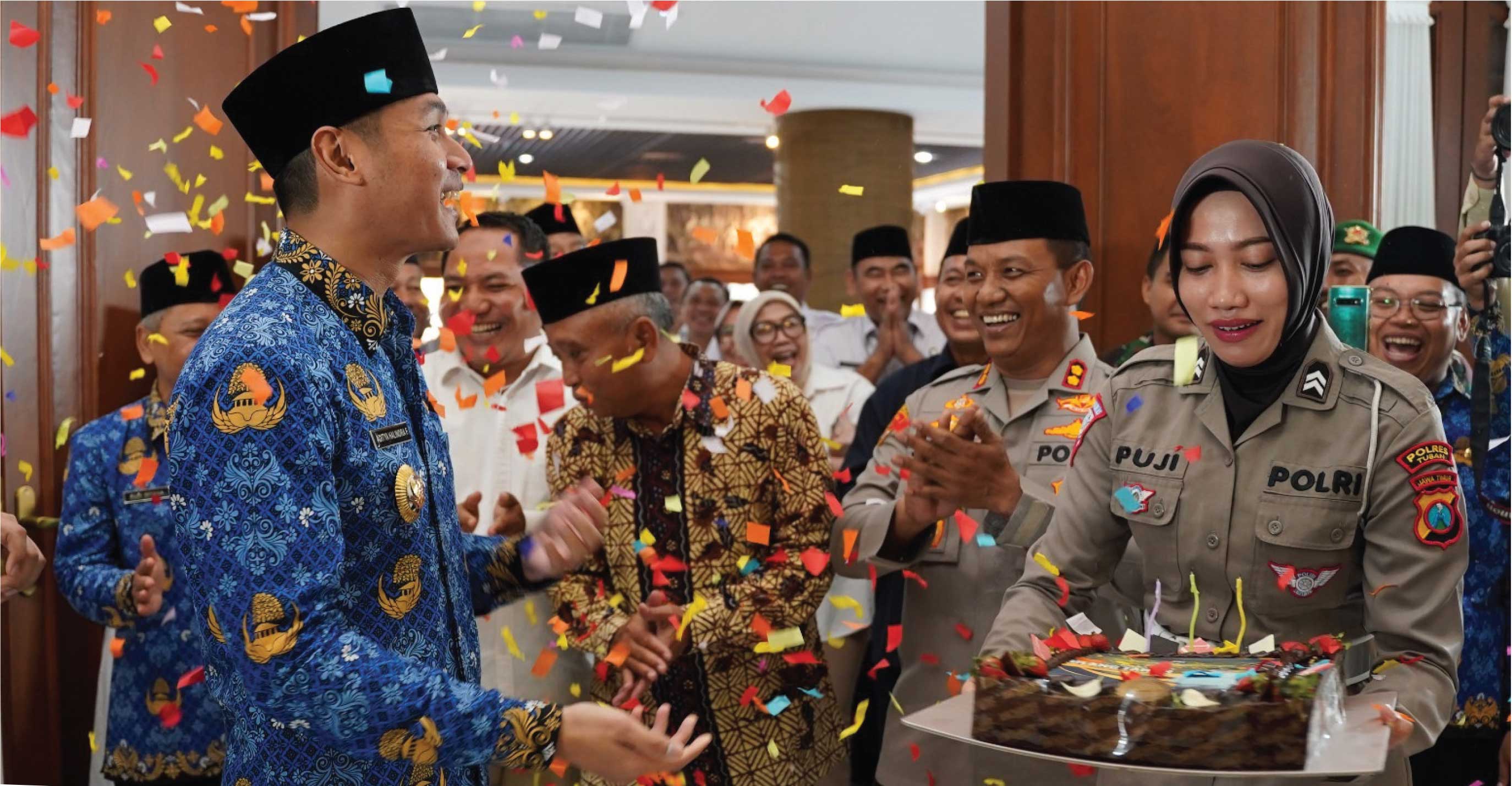 Keseruan open house dan perayaan ulang tahun Bupati Tuban Aditya Halindra Faridzky yang ke-32 tahun, Rabu (17/4).