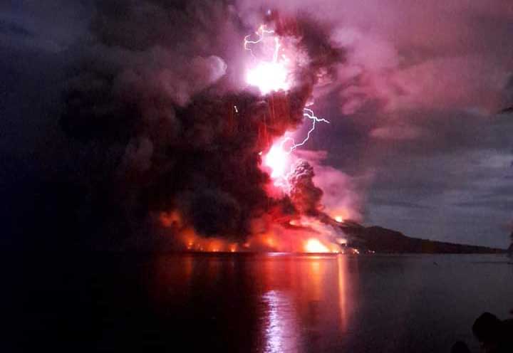 Erupsi Gunung Api Ruang di Sulawesi Utara.