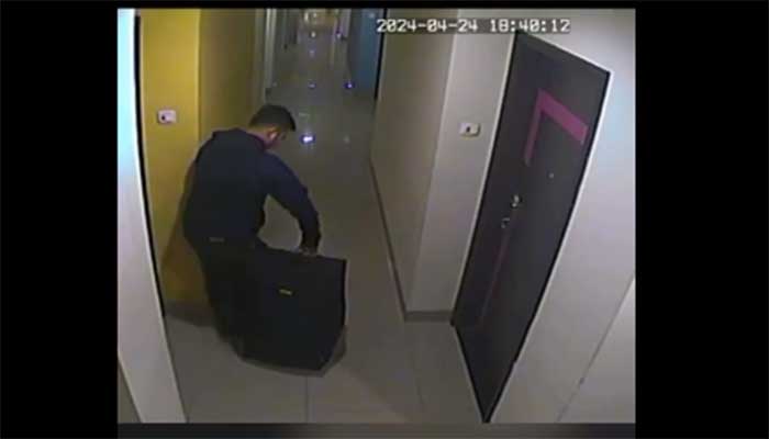 Potongan video CCTV yang memperlihatkan pelaku membawa keluar dari kamar hotel membawa koper berisi jasad korban.