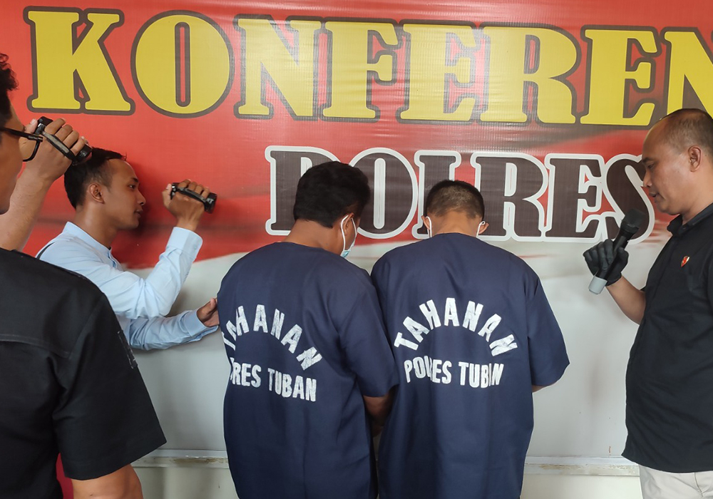 DIAMANKAN: Dua maling yang beraksi pada dua TKP berbeda diekspos pada konferensi pers Satreskrim Polres Tuban, kemarin (2/5).