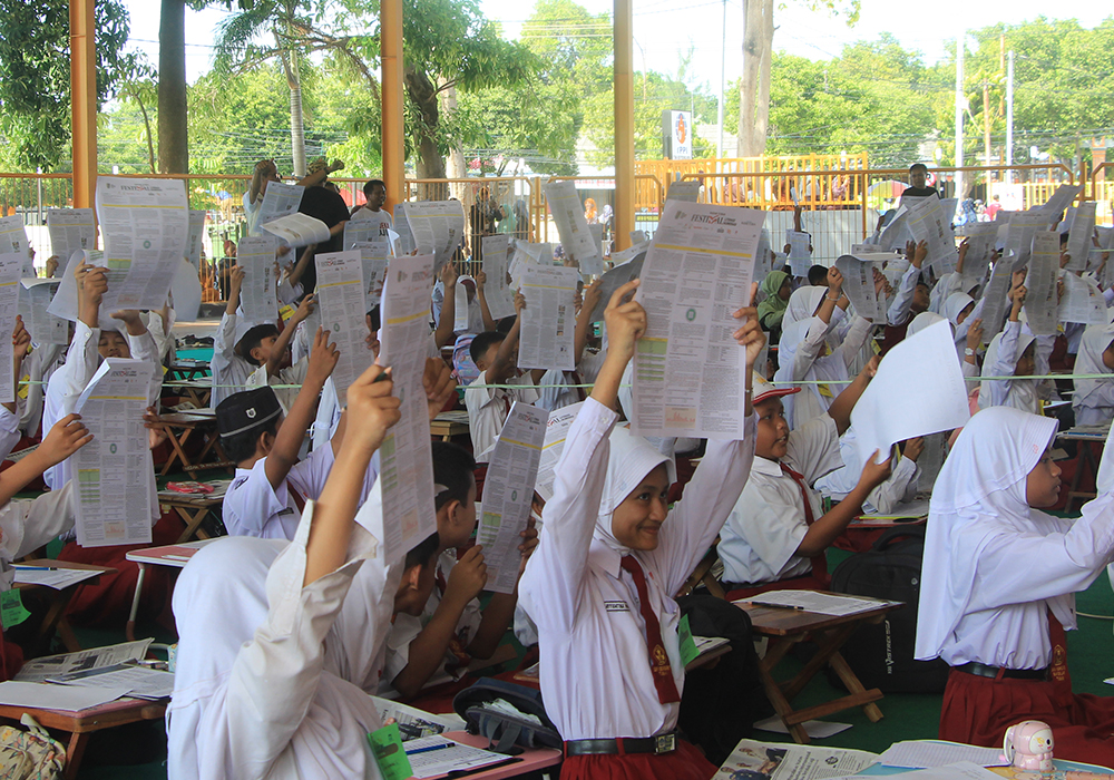 MENYUKSESKAN KURIKULUM MERDEKA: Pelaksanaan Final Festival Literasi Numerasi Jawa Pos Radar Tuban yang bekerja sama dengan Dinas Pendidikan Tuban di Lapangan Basket GOR Ranggajaya Anoraga Tuban.