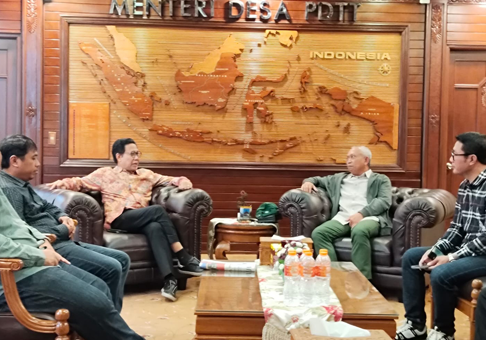 KOORDINASI : Ketua DPC PKB Tuban Miyadi bersama para pengurus bertemu dengan Ketua DPW PKB Jatim Halim Iskandar beberapa waktu. Pertemuan ini membahasan nama-nama calon kepala daerah potensial di Tuba