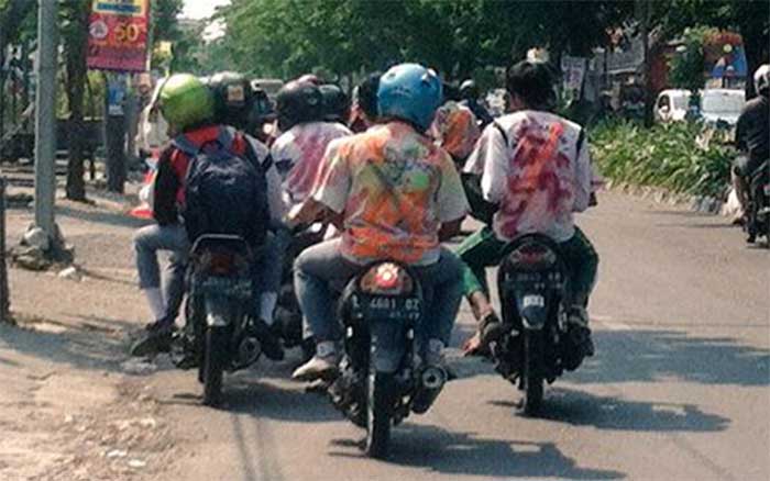 Ilustrasi foto aksi konvoi kelulusan pelajar SMA.
