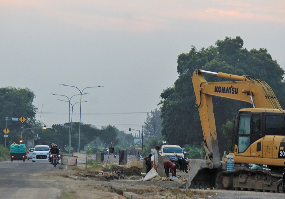 PROGRES MOLOR: Progres pengerjaan proyek JLS yang terus dikebut oleh pihak kontraktor di tengah kemelut permasalahan dengan pihak supplier JLS yang belum tuntas.