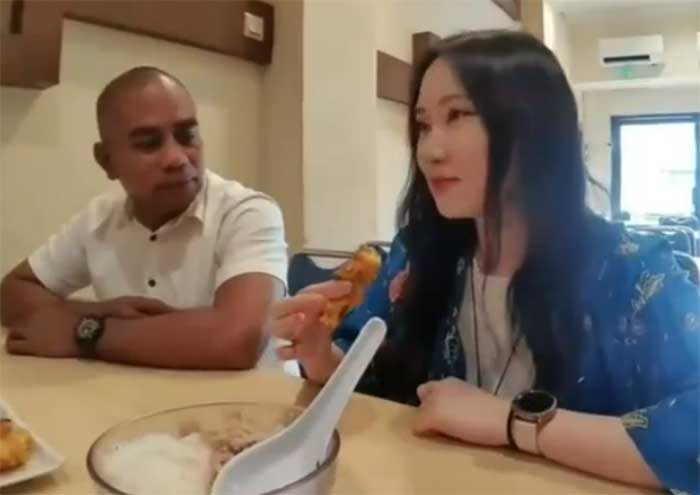 Viral sebuah video turis dari Korea Selatan yang digoda oleh Petinggi Bandara Sangia Kaloka.