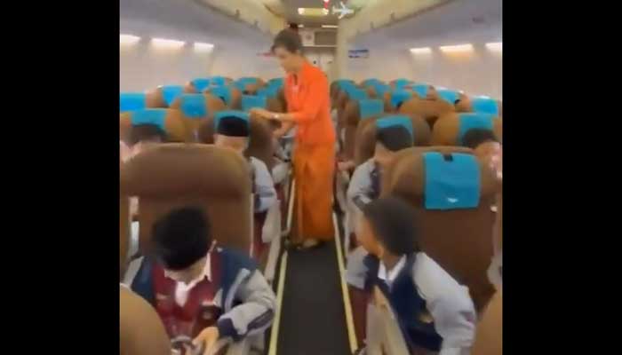 Potongan video SD Muhammadiyah Plus Salatiga saat study tour dengan menggunakan maskapai Garuda Indonesia.