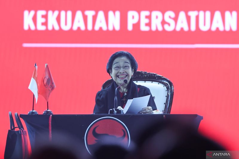 Ketua Umum PDI Perjuangan Megawati Soekarnoputri menyampaikan pidato politik saat pembukaan Rakernas V PDI Perjuangan di Beach City International Stadium Ancol, Jakarta, Jumat (24/5).