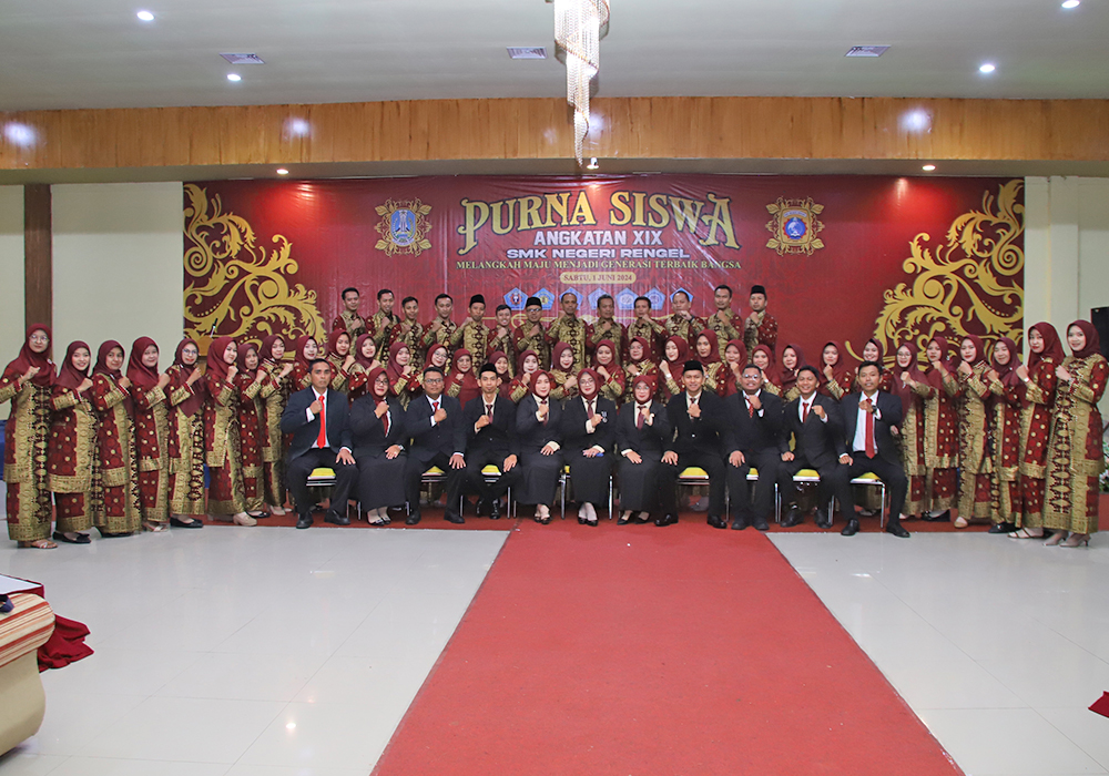 KOMPAK: Seluruh pendidik dan tenaga kependidikan selalu mengajar dan mendidik siswa dengan sepenuh hati.
