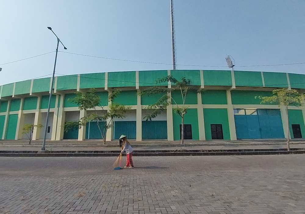 BEBAN ANGGARAN PERAWATAN TINGGI: Potret Tuban Sport Center di Kelurahan Gedongombo, Kecamatan Semanding.