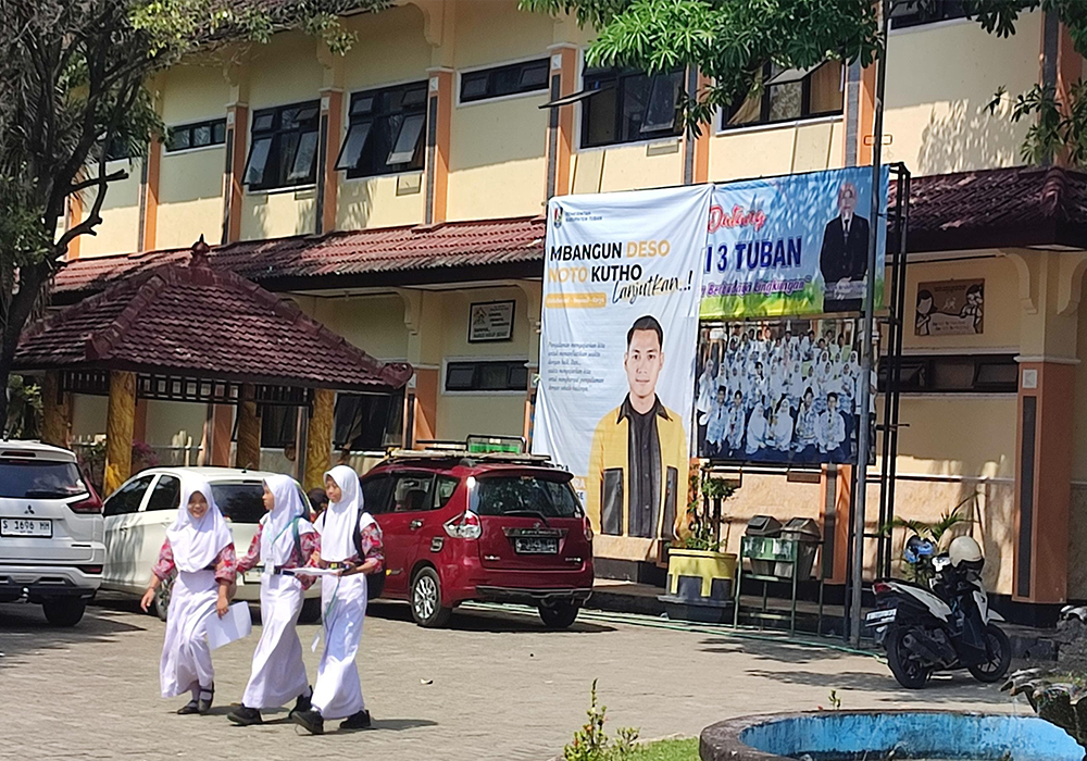 MENJELANG PENUTUPAN: Suasana pendaftaran PPDB zonasi di SMPN 3 Tuban pada hari kedua.
