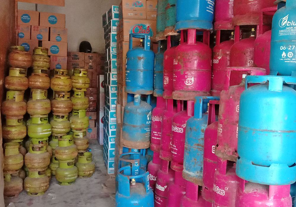 Kelangkaan gas melon di Tuban memicu antrean warga, DPRD mendorong solusi agar tak terulang tiap tahun. (RADAR TUBAN)