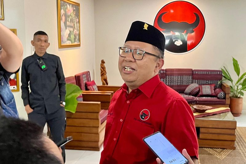Sekretaris DPD PDI Perjuangan DKI Jakarta Pantas Nainggolan saat memberikan keterangan kepada awak media di Sekolah Partai, Jakarta, Jumat (14/6).