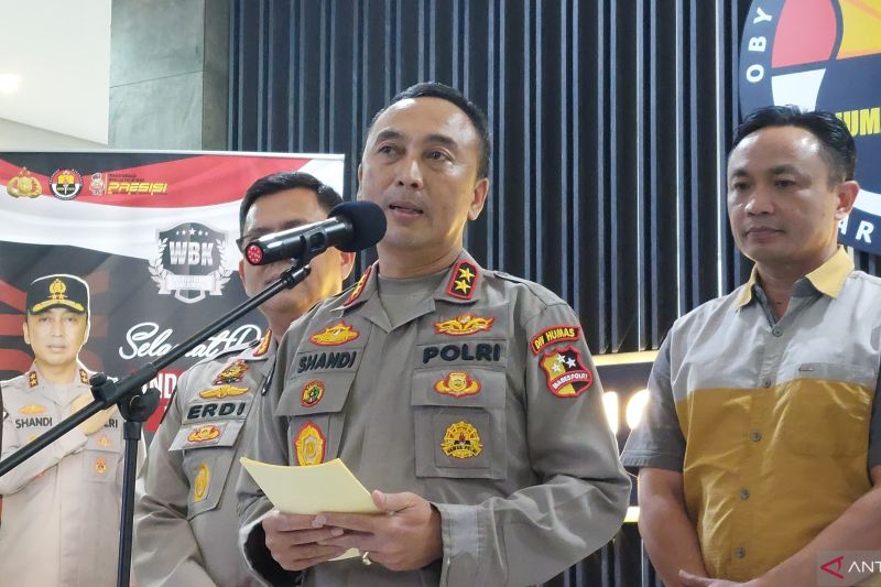 Kepala Divisi Humas Polri Irjen Pol. Sandi Nugroho memberikan keterangan kepada wartawan di Mabes Polri, Jakarta, Rabu (19/6).