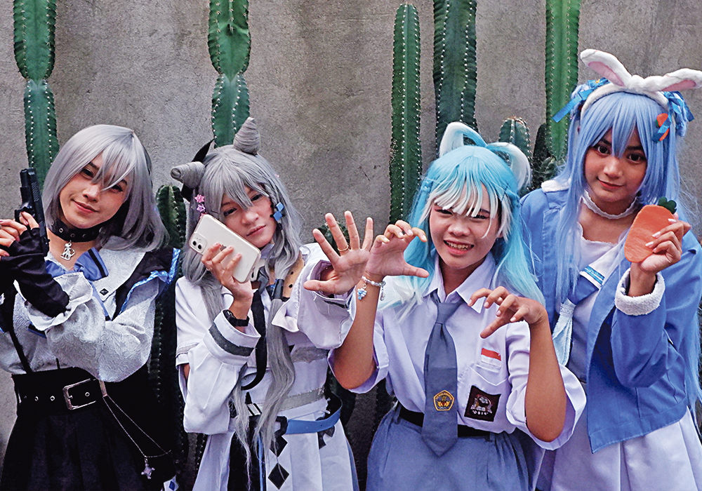 MENIRU ANIME: Para closplayer yang ikut acara bertema Natsu no Seishin (Semangat Musim Panas), Minggu (23/6) malam.