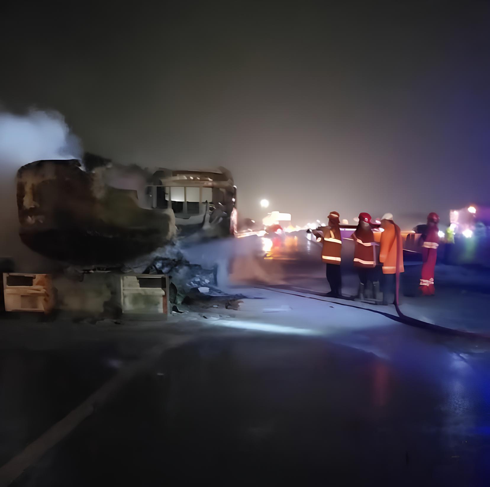 Pemadaman MT Terbakar di Ruas Tol Ngawi-Madiun selesai pukul 04.00