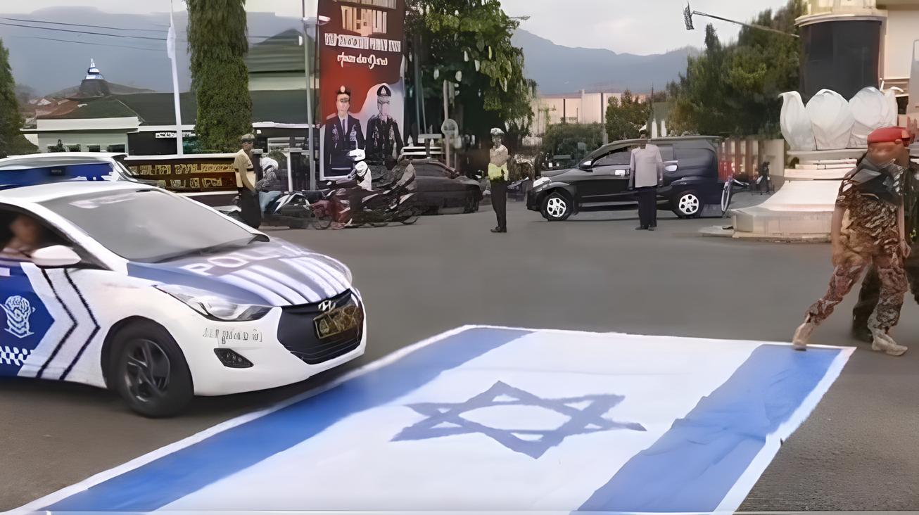 Polisi lindas bendera Israel tuai kontroversi netizen
