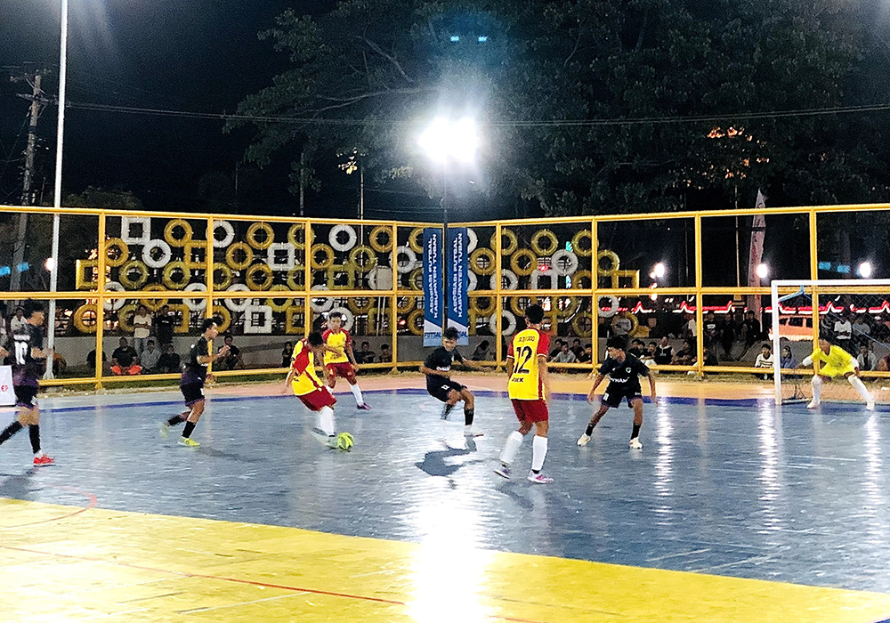 Pertandingan cabor futsal pada Porkab VIII Tuban babak delapan besar di Kompleks GOR Rangga Jaya Anoraga Tuban.