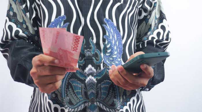 membayar uang kuliah dengan pinjaman online banyak menuai kritik.