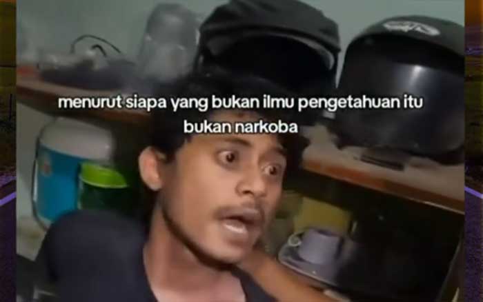 Tangkapan layar video seorang mahasiswa yang menantang polisi dengan mengatakan ganja bukan narkoba.