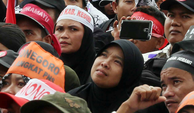 Aksi protes di depan Istana Merdeka oleh ribuan guru honorer yang tergabung pada Forum Honorer Kategori 2 Indonesia