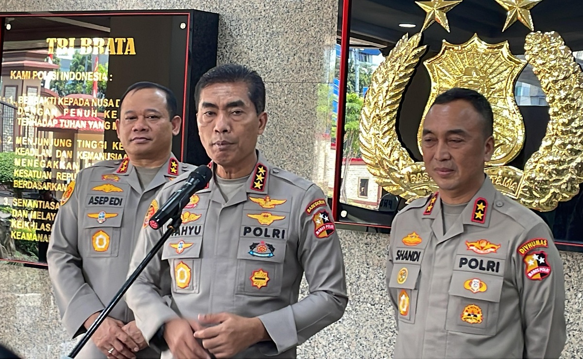 Konferensi pers di Mabes Polri oleh Kabareskrim Polri, Komjen Pol Wahyu Widada