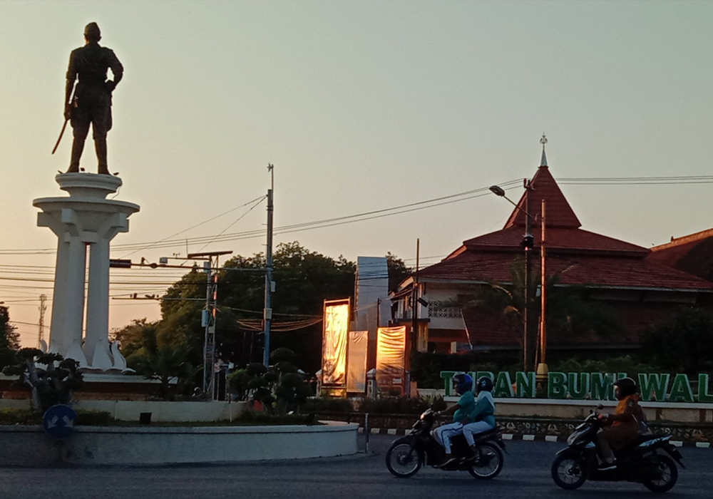 Suasana pagi di sekitar Patung Letda Sucipto. Suhu udara pagi terasa sangat dingin hingga menusuk tulang.
