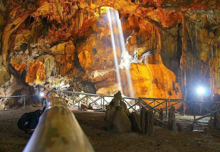 Gua Putri Asih yang menyimpan keindahan alam, terletak di Kecamatan Montong, Tuban.