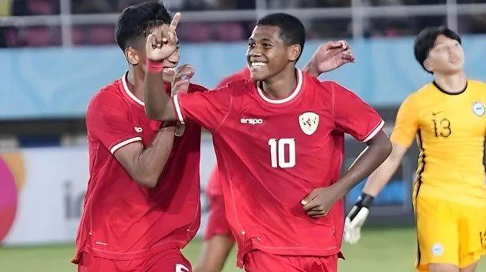 Alberto Hengga (nomor 10) saat memperkuat Timnas U-16 Indonesia yang merupakan pemain asal Bojonegoro.