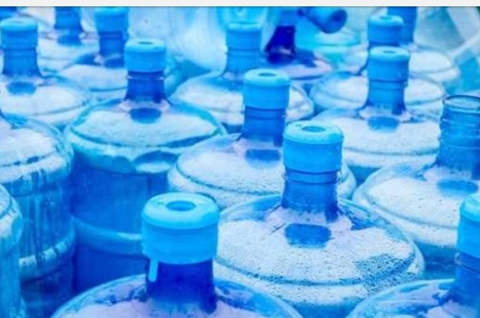 Viral anak terpapar amoeba karena konsumsi air galon isi ulang.