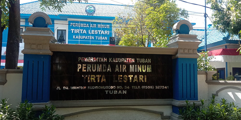 Kantor Perumda Air Minum Tirta Lestari di jalan Wahidin Sudirohoesodo.