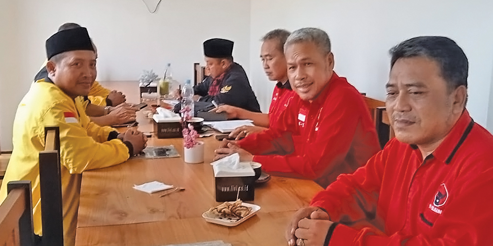 JALIN KOMUNIKASI: Pertemuan jajaran pengurus DPC PDIP bersama DPD Golkar Tuban menjelang pilkada pada awal Mei lalu.
