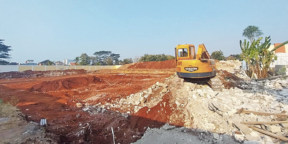 Pengerjaan pembangunan gedung IPIT RSUD Koesma Tuban yang progresnya baru 0,4 persen.