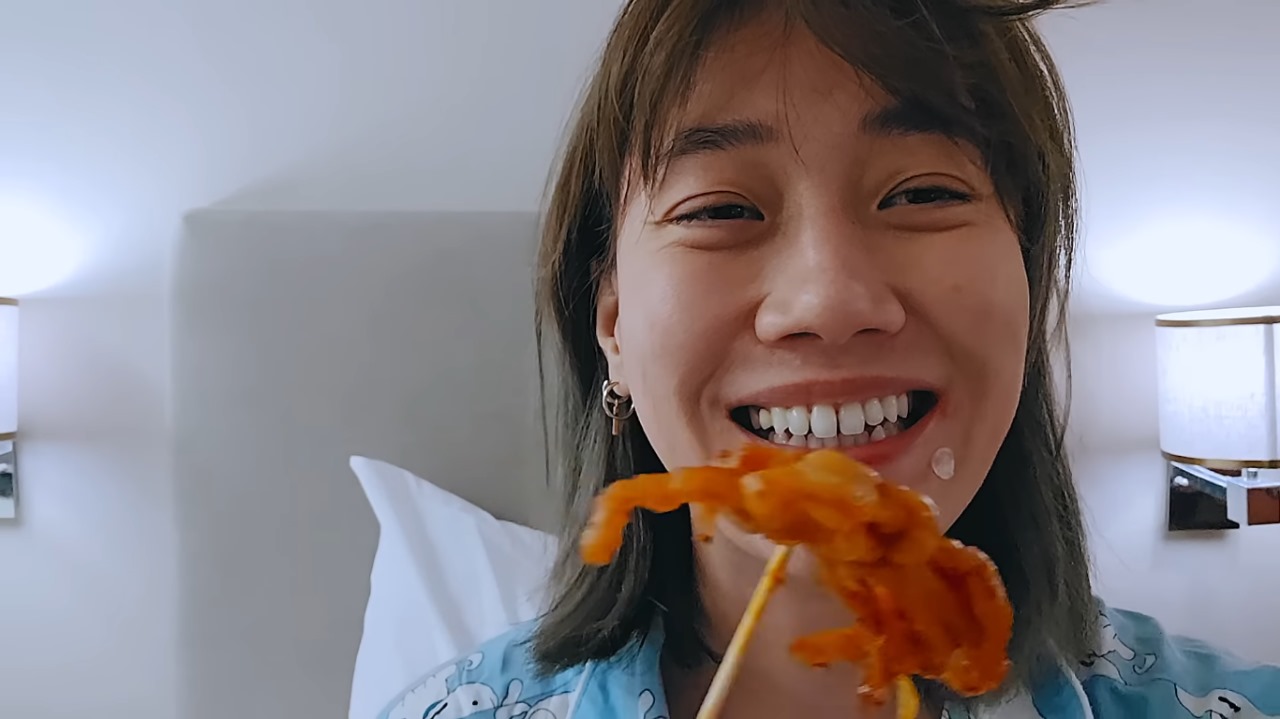 Ria SW, food vlogger populer Indonesia kembali aktif setelah hiatus panjang.