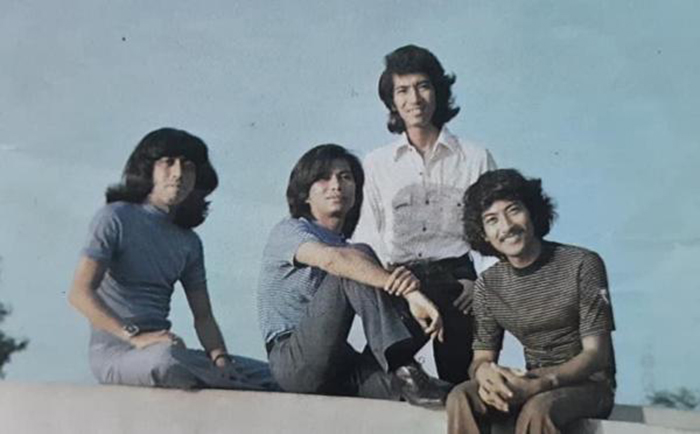 Ada kalimat di lirik lagu Andaikan Kau Datang karya Koes Plus diindikasi diubah.