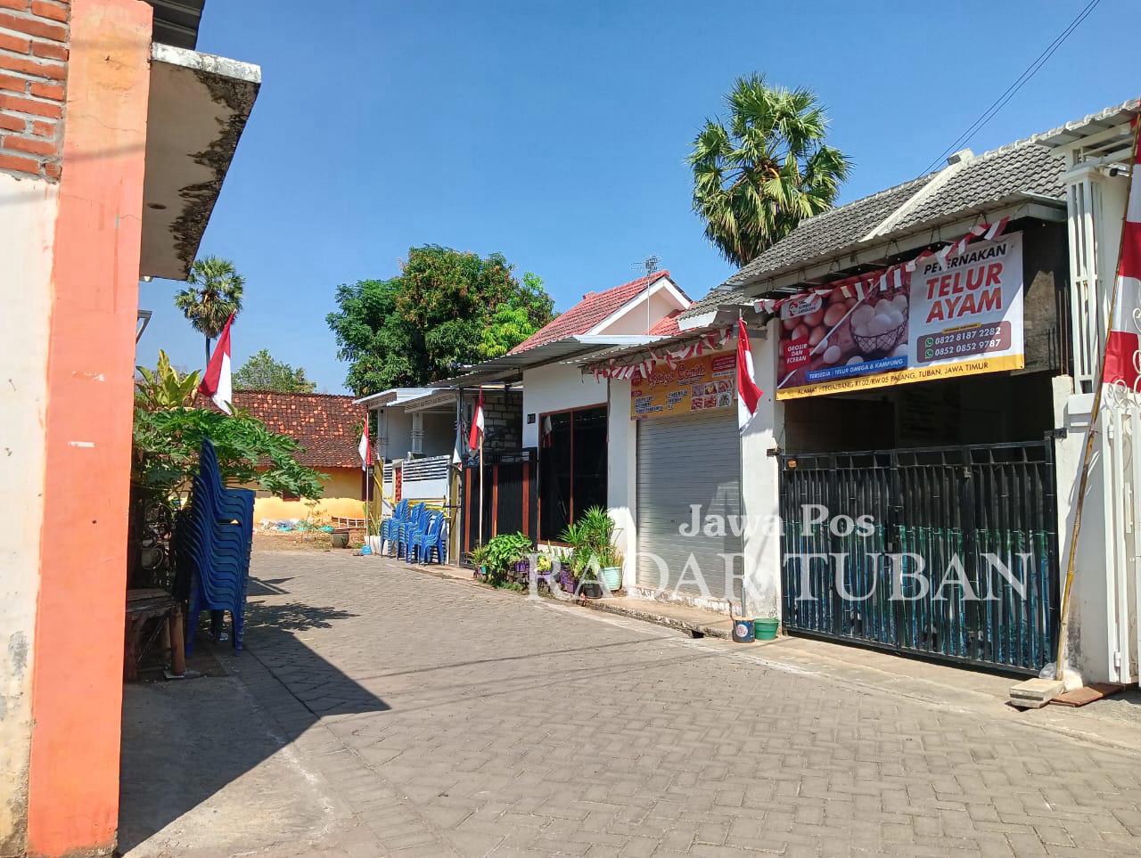 Kompleks perumahan tempat tinggal Briptu TW, mantan Ajudan Kapolres Tuban yang ditemukan meninggal gantung diri.