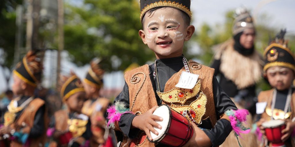 MEMERIAHKAN KEMERDEKAAN: Pawai budaya nusantara anak-anak TK untuk memeriahkan peringatan HUT ke-79 Kemerdekaan RI.