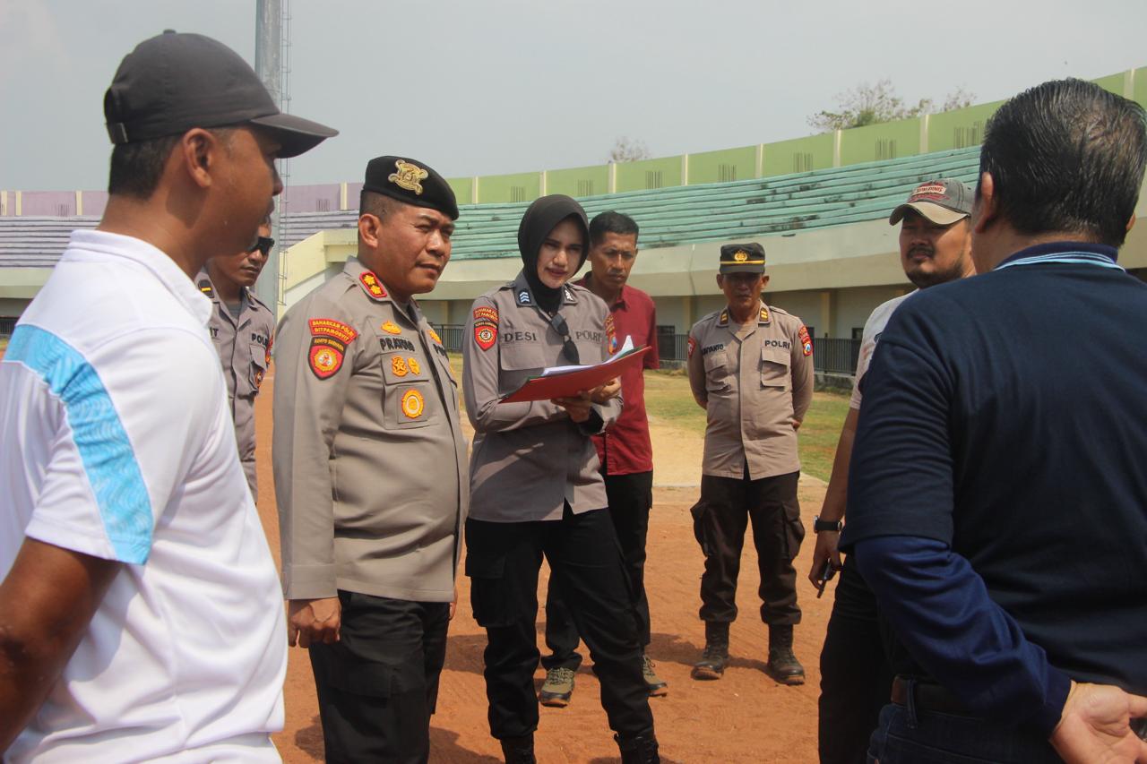 Tim Re-Risk Assessment Polda Jatim melakukan pengecekan di Stadion Tuban Sport Center, Jumat (23/08).