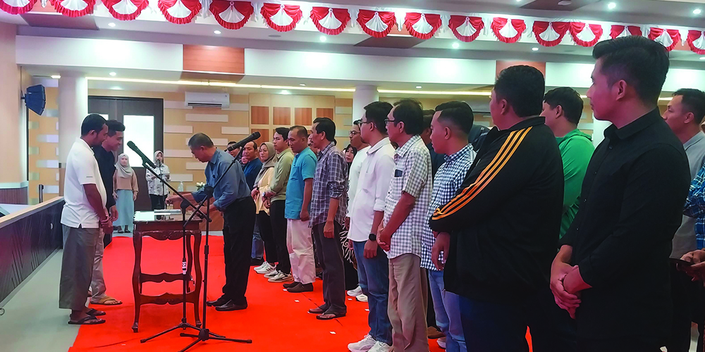 GLADI BERSIH: Anggota DPRD Tuban Periode 2024&ndash;2025 melakukan gladi bersih di ruang rapat paripurna, Minggu (25/8).