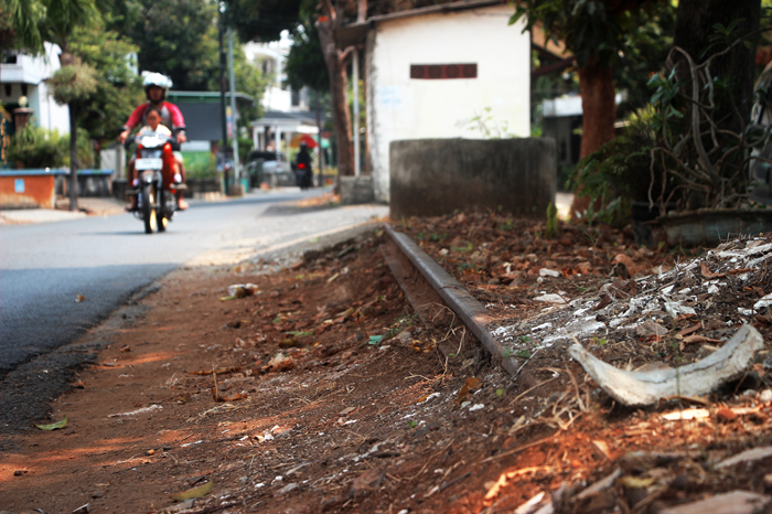 Salah satu jalur rel kereta api di Tuban yang sudah puluhan tahun tidak berfungsi.