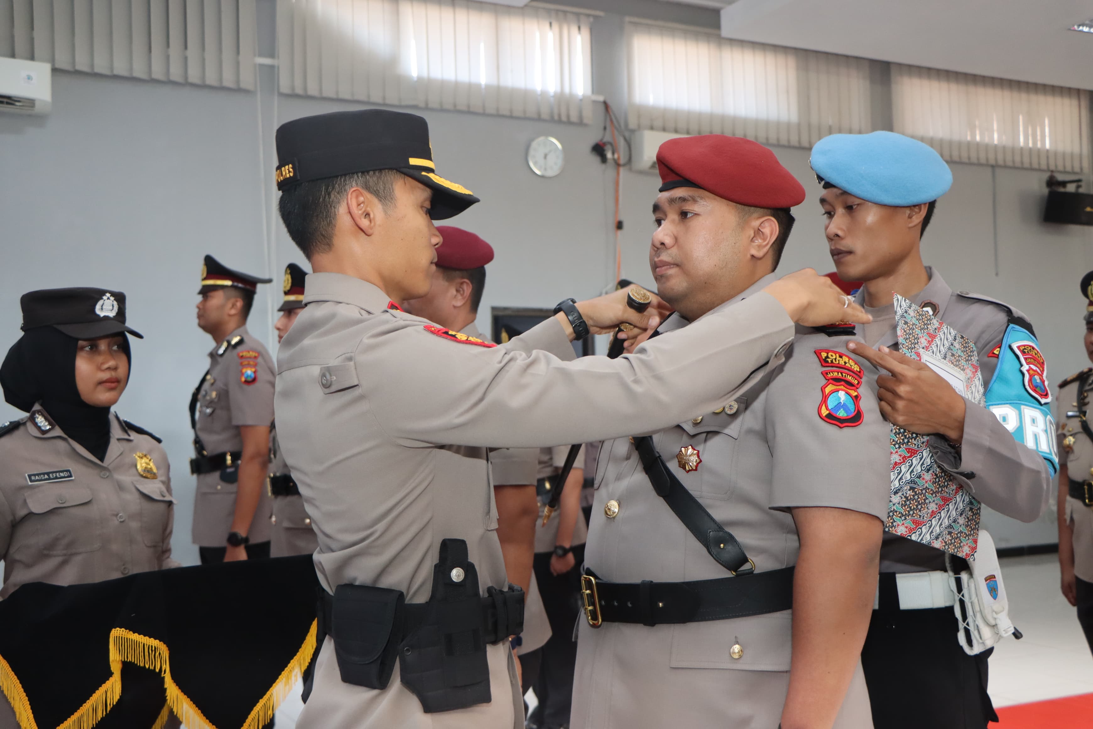 Prosesi serah terima jabatan (sertijab) yang dilakukan di Mapolres Tuban.